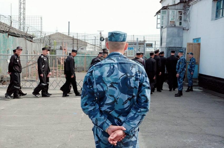  В колонии Калужской области заключенные жалуются, что их морят голодом и бьют.