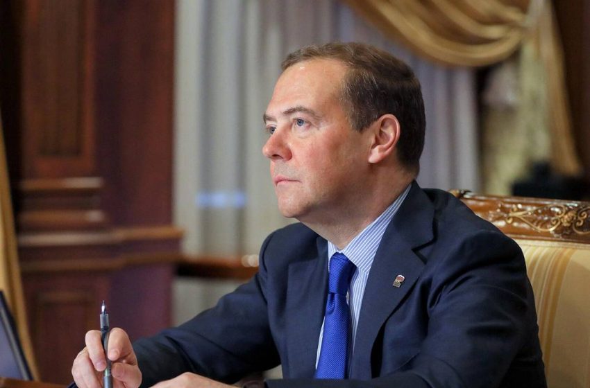  Медведев прокомментировал шестой пакет санкций против России