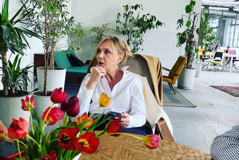  Курьер сбил Алену Долецкую в центре Москвы