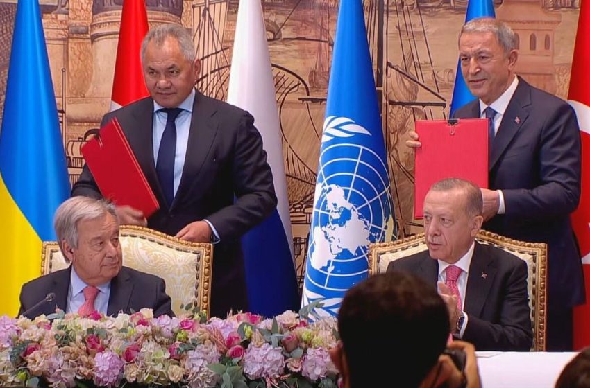  В Стамбуле подписано соглашение об экспорте украинского зерна