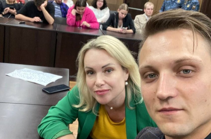  Экс-сотрудницу Первого канала Марину Овсянникову оштрафовали на 50 тысяч за дискредитацию ВС РФ