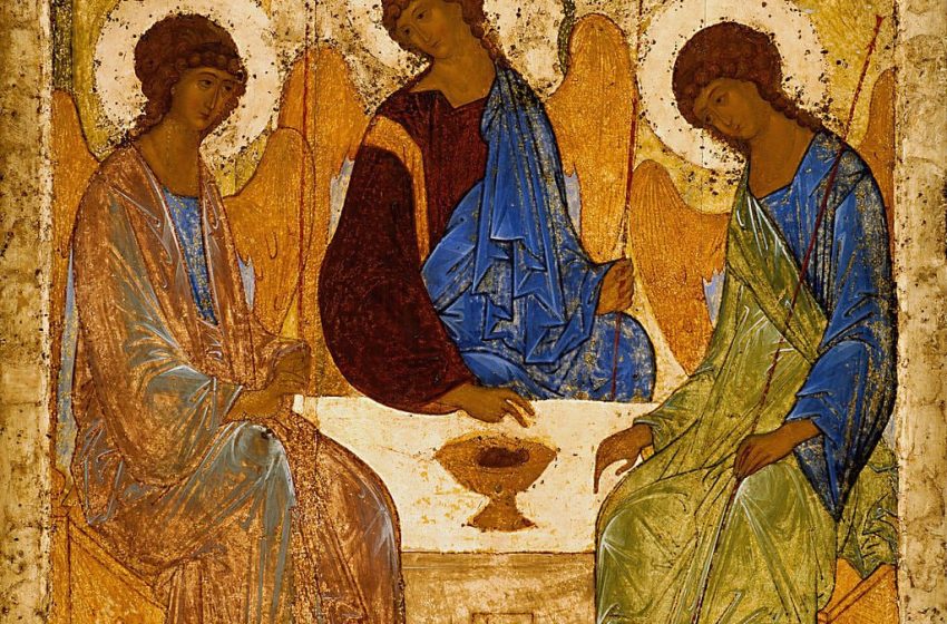  61 существенное изменение нашли на иконе «Троица» после того, как ее вывезли на службу в Троице-Сергиеву Лавру