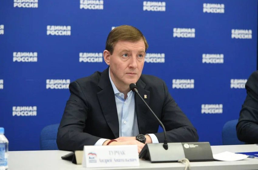 Сенатор Турчак предложил при ремонте школ наносить на них портреты участников СВО