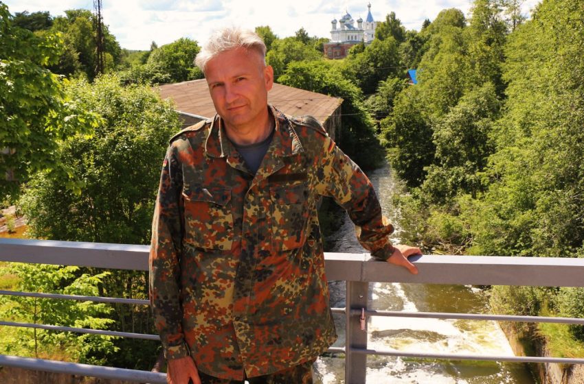 Петербургского поисковика Олега Белоусова приговорили к 5,5 годам колонии по делу о «фейках» про российскую армию