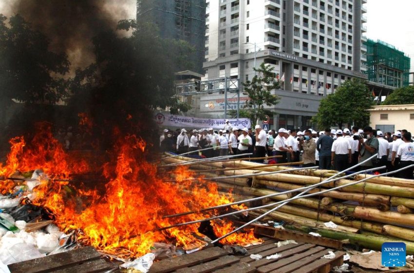  В Камбодже власти сожгли почти 6 тонн наркотиков