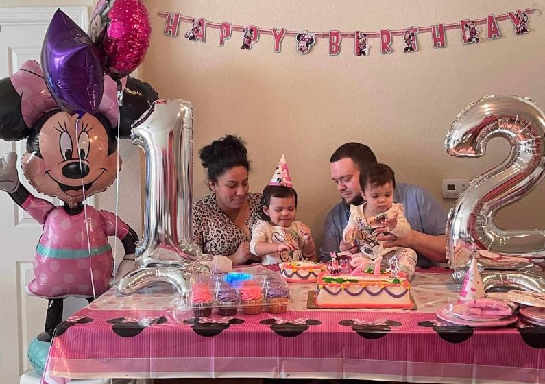  В США женщина за четыре года родила трёх дочерей в один день