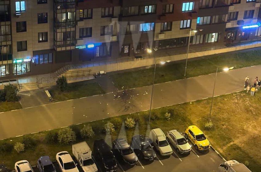  Жители Подмосковья жалуются, что соседка бросает из окна мусор и еду