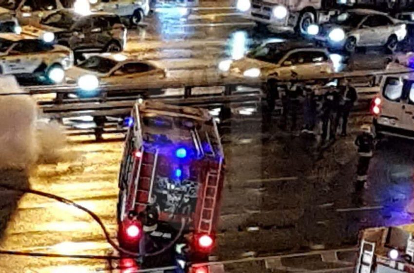  На проспекте Мира после аварии загорелась машина