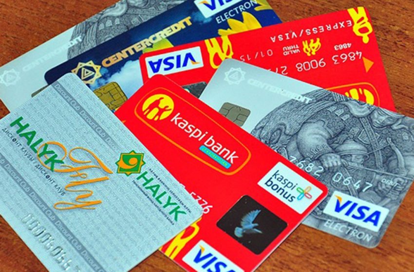  В Казахстане ужесточат правила выдачи банковских карт для иностранцев