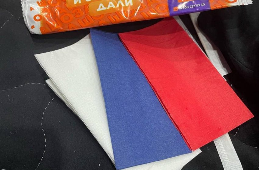  Ресторан в Белгородской области проверят власти из-за жалобы на салфетки в цветах российского флага