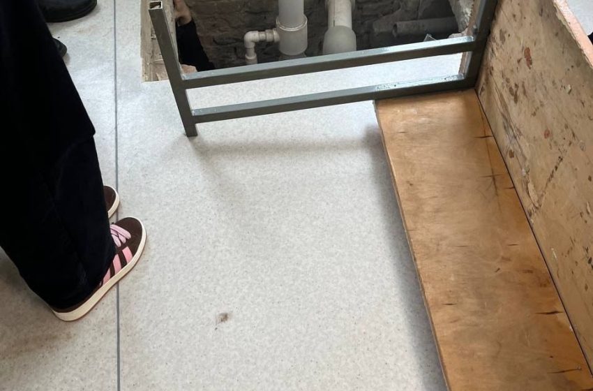 В Курской области девочка провалилась под пол в школе