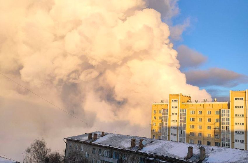  В Новосибирске из-за прорывы трубы пар поднялся до 7 этажа