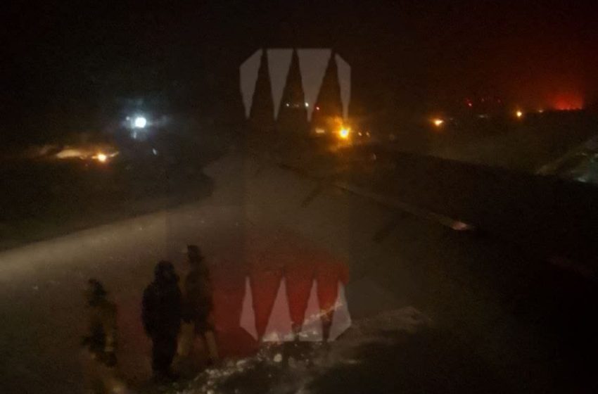  В Саранске самолет с фигуристами заехал в сугроб при рулежке на взлетной полосе