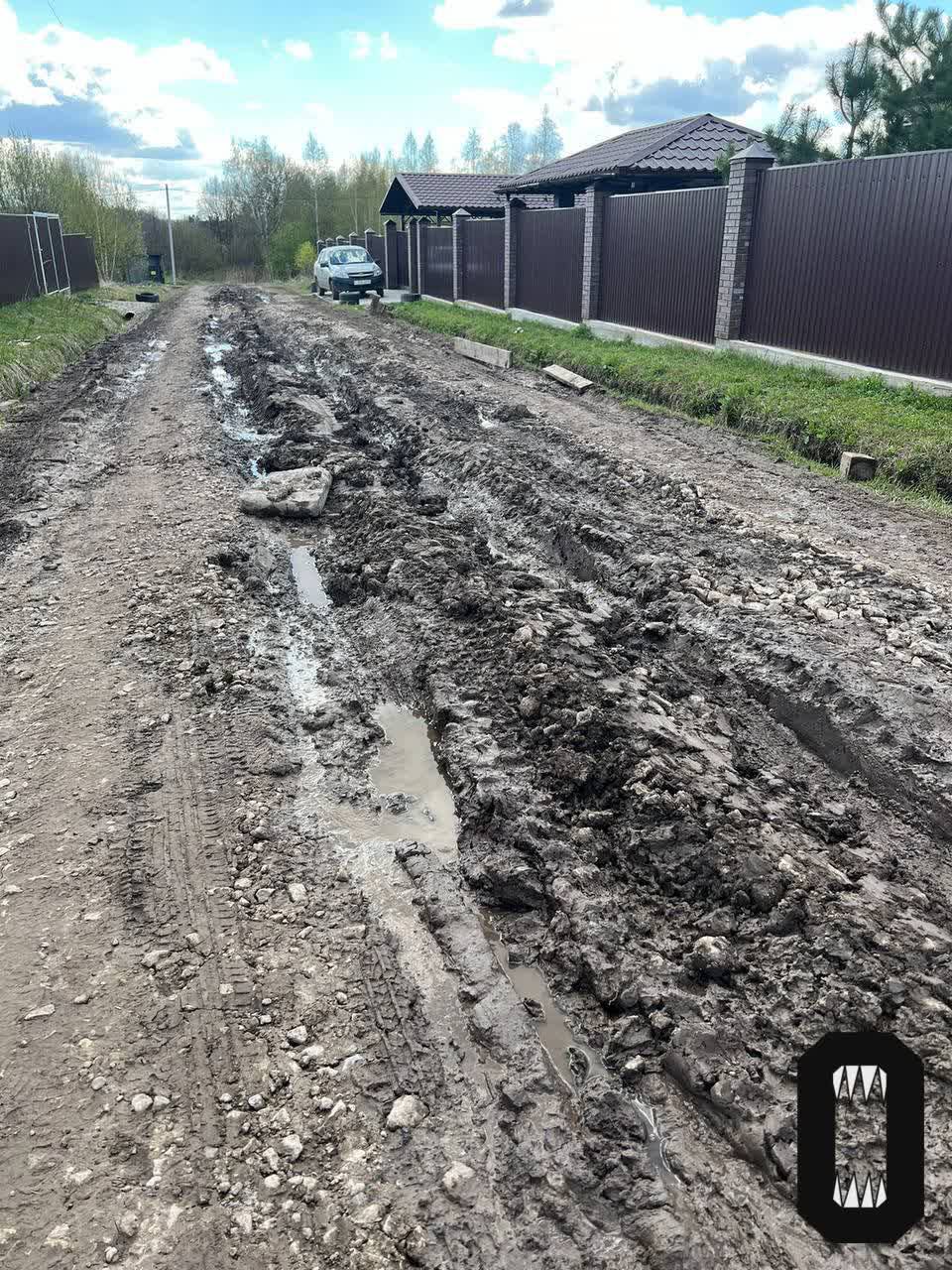 Жители деревни в Тульской области оказались оторваны от своих домов из-за  размытой дороги - OSTOROZHNO