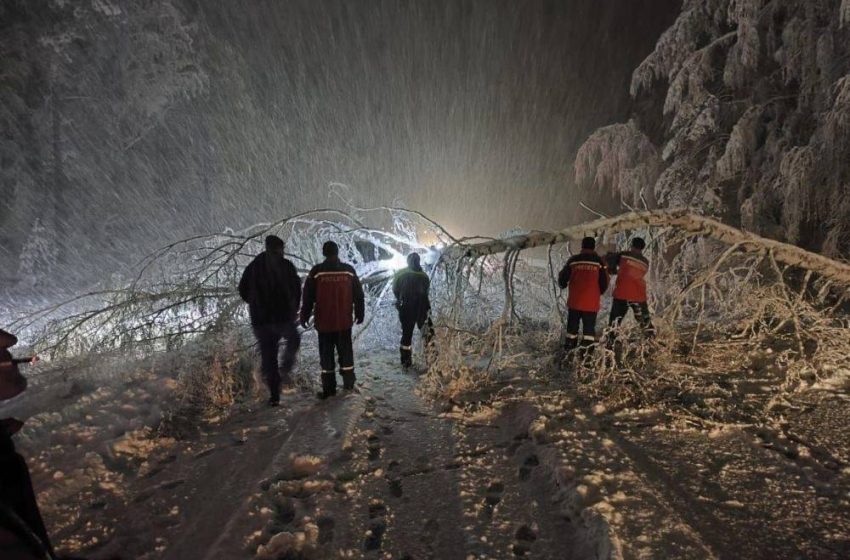 Мощный снегопад обрушился на  Свердловскую область
