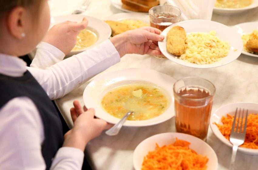  Количество жалоб на некачественное школьное питание в Подмосковье сократилось на 10% после проверок нейросетью. 