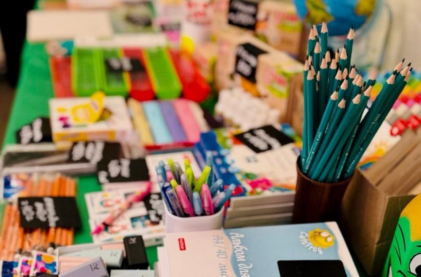  Почти 6 тысяч рублей придется отдать за базовый набор школьника в Подмосковье. 