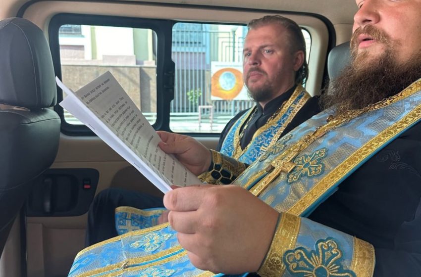  Брянские священники провели крёстный ход с молитвой против «вражеского вторжения»