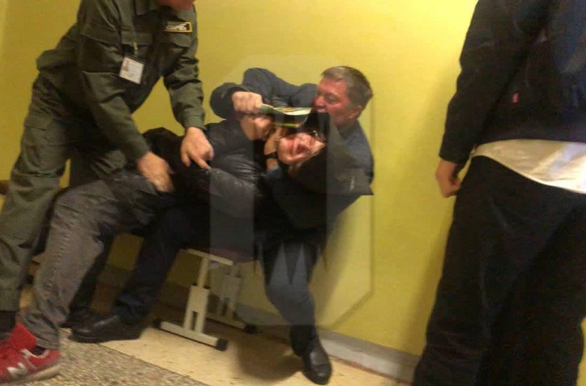  В Екатеринбурге замдиректора гимназии душил выпускника