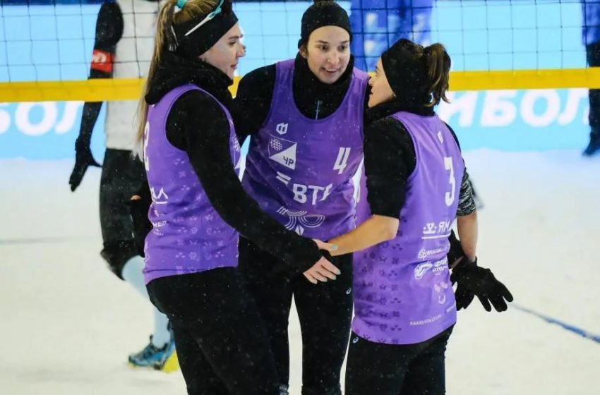  Подмосковные волейболисты завоевали серебро на первом этапе соревнований на снегу. 