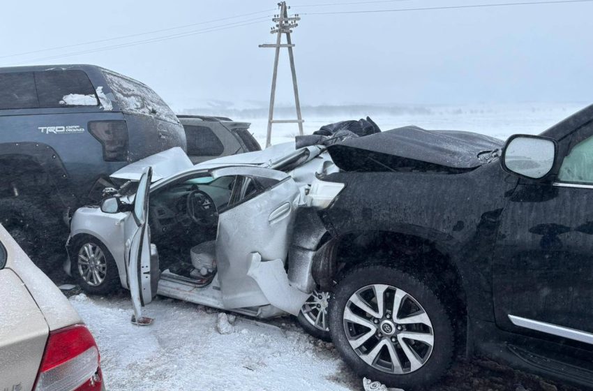  Почти 100 автомобилей столкнулись на севере Казахстана