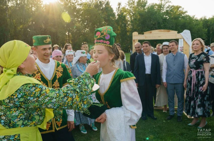  В Татарстане планируют выдавать гранты за свадьбы в национальном стиле