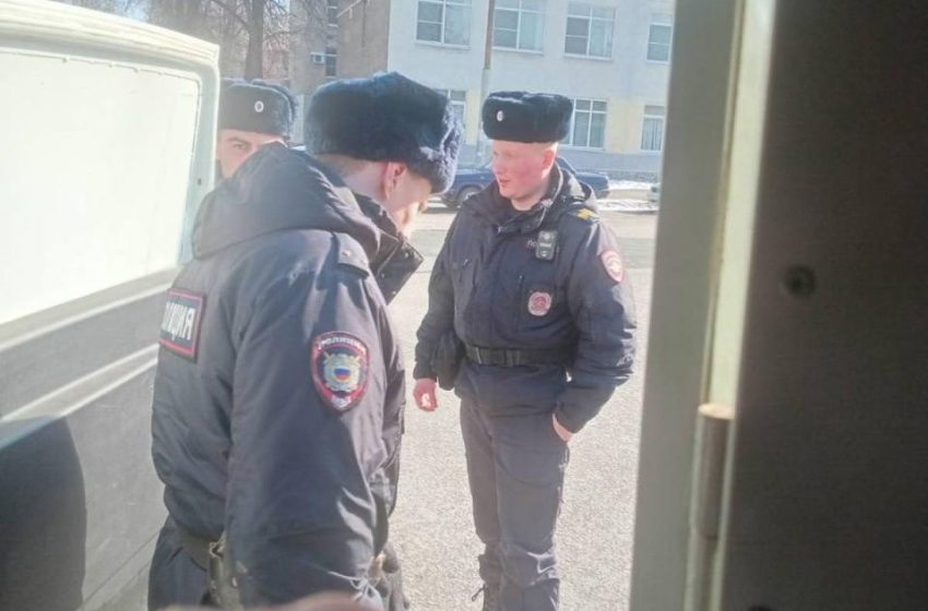  В Екатеринбурге задержали участниц акции к 8 марта