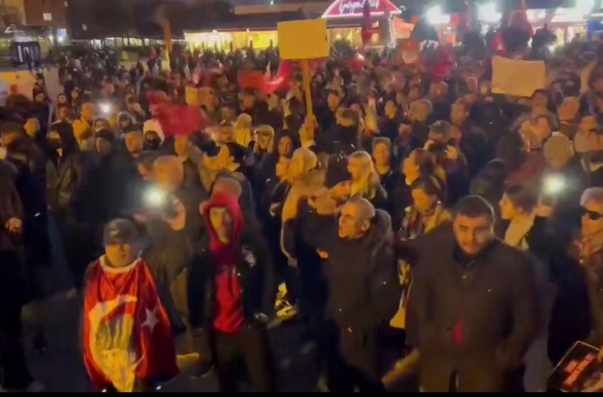  В Турции продолжаются протесты в поддержку задержанного мэра