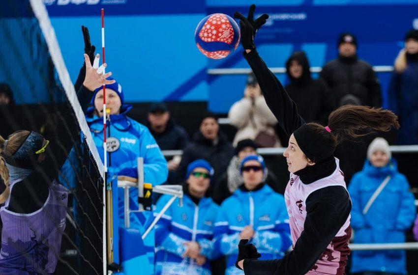  Клуб «Заречье-Одинцово» стал бронзовым призером чемпионата России по волейболу на снегу. 