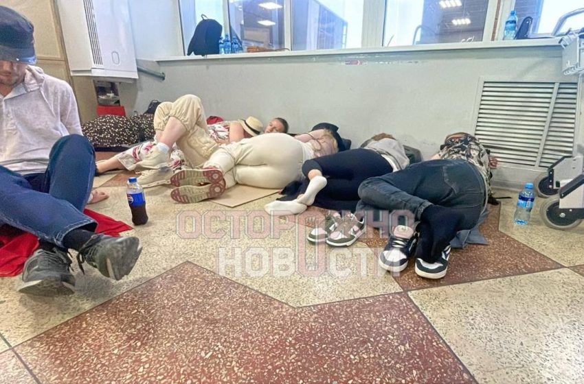  «Люди спят на полу и в молельных»