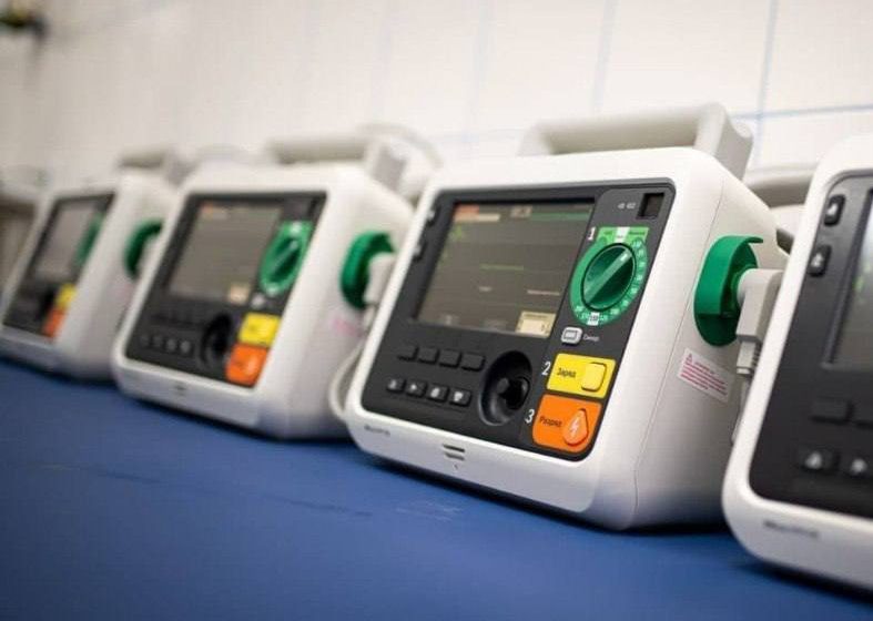  Больницы Подмосковья получили новые дефибрилляторы.