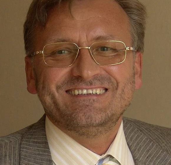  В Москве задержан гендиректор «Суперметалла» Василий Васекин. Его арестовали на КПП Боткинской больницы, где он лечился после операции на сердце. 