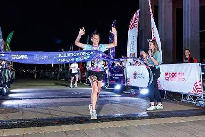  Более 1500 человек, включая известных спортсменов, приняли участие в ночном забеге «Подмосковные вечера» в Королёве, Московской области. 