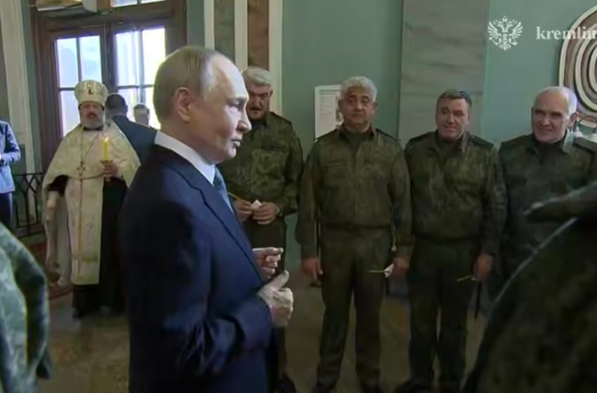  Путин в свой день рождения посетил Петропавловский собор