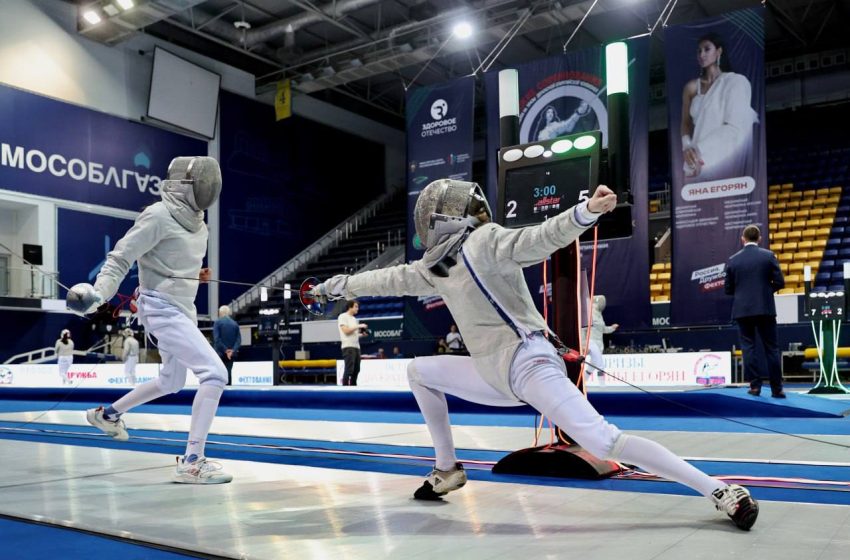  Более 400 спортсменов выступили на турнире по фехтованию на призы олимпийской чемпионки Яны Егорян.