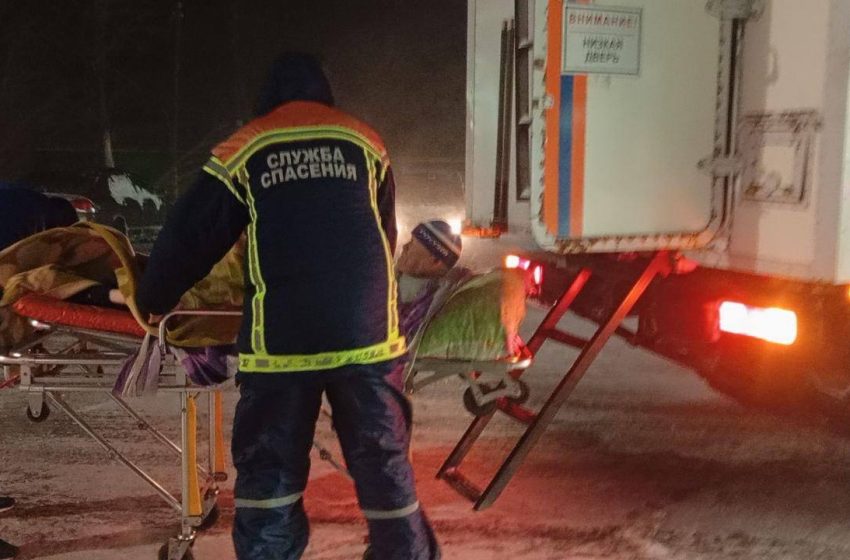  Людей эвакуировали с заснеженной трассы в Саратовской области