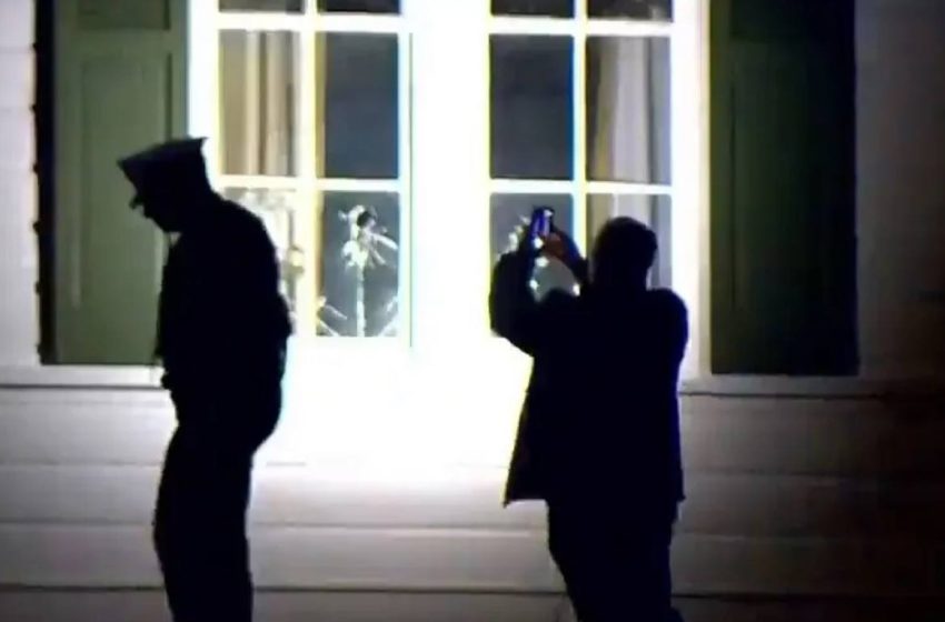  Неизвестные разбили окна в доме американского вице-президента Вэнса