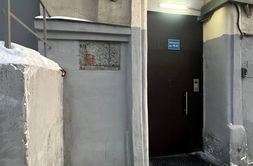  Неизвестные разбили мемориальную доску журналистки Анны Политковской в Москве