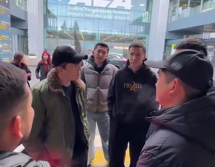  Комик Алексей Щербаков прилетел в Алматы вслед за Нурланом Сабуровым.